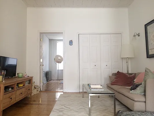 Rented by Realty Collective | media 10