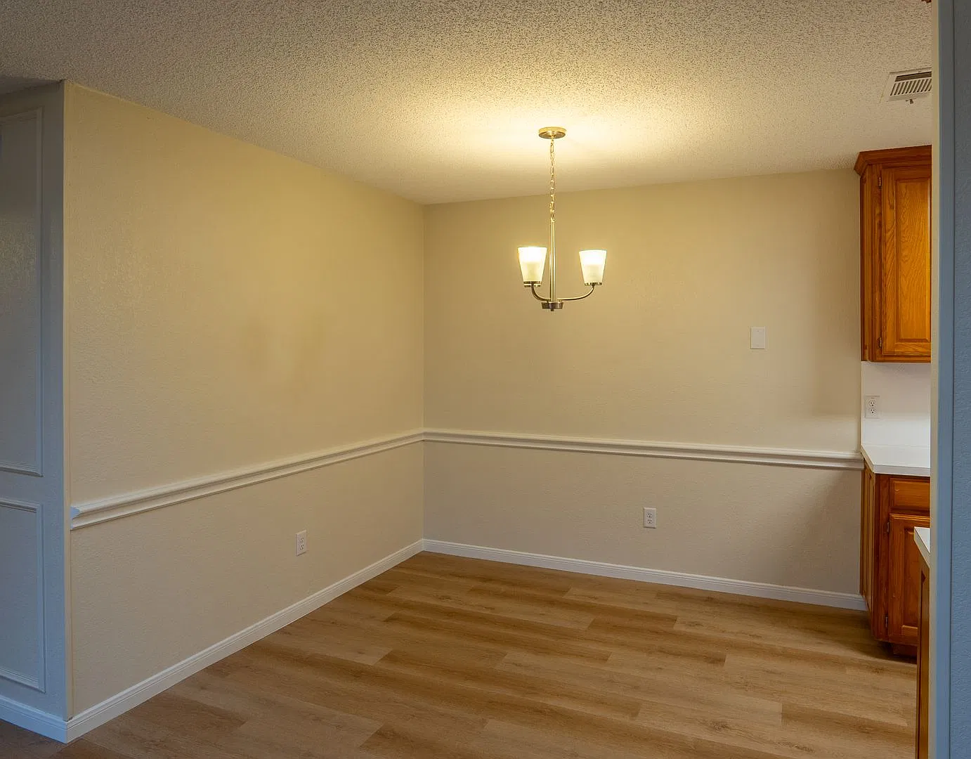 Gorgeous Two Bedroom, Two Bathroom, Two Car Garage Duplex in North Richland Hills! — Photo 4