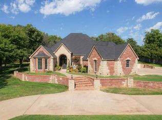 101 Road Runner Dr, Ponca City, OK 74604
