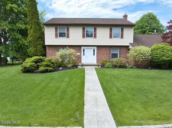 31 Crestwood Lane, Delmar, NY 12054