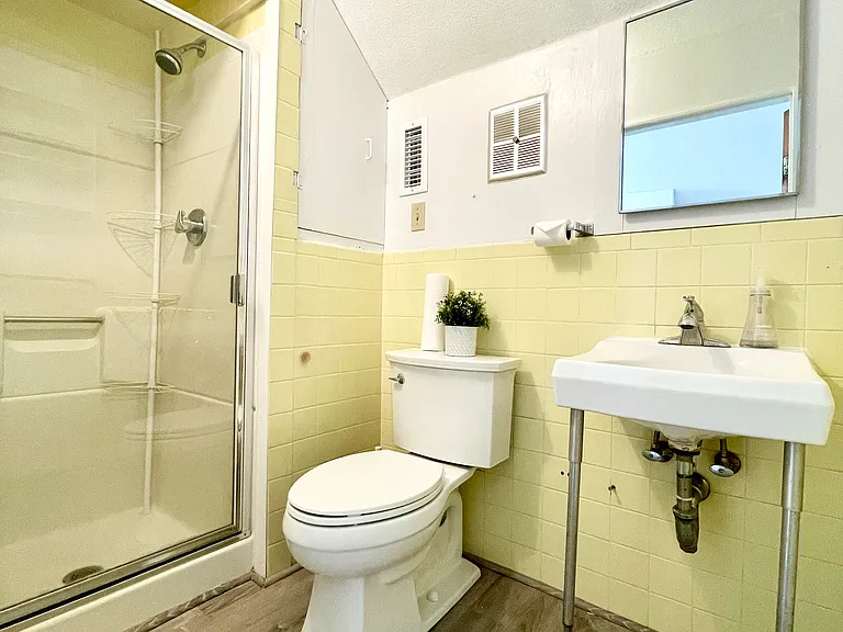 518 Pleasant St #2 — Photo 3