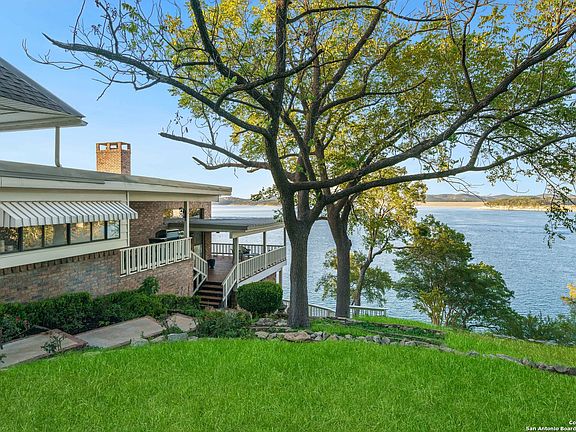 3rd image of 283 BUCKHAVEN DR