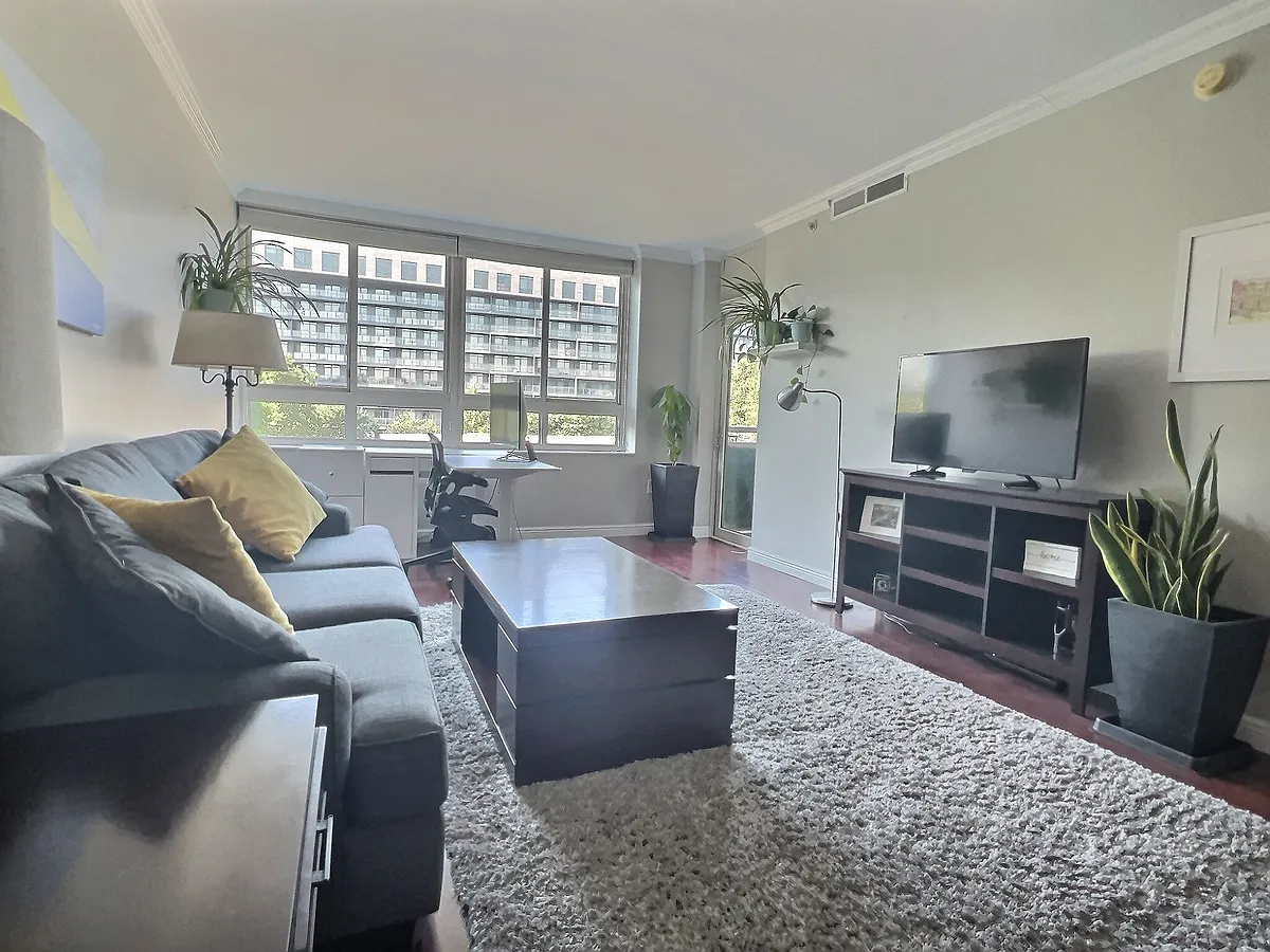 Building Photo - 355 I St SW #506