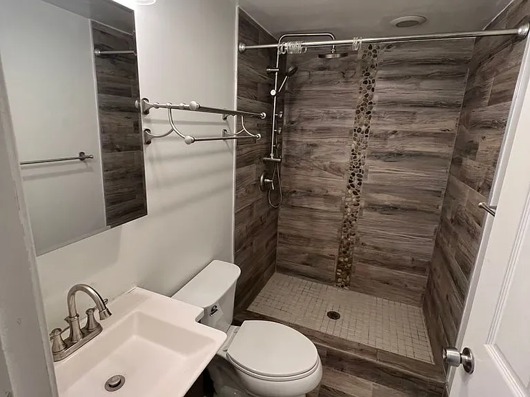 1535 W Poplar St — Photo 9