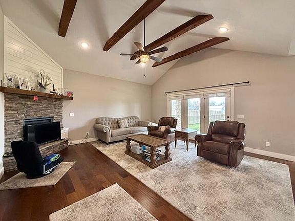 4th image of 1165 W Gaslight Drive