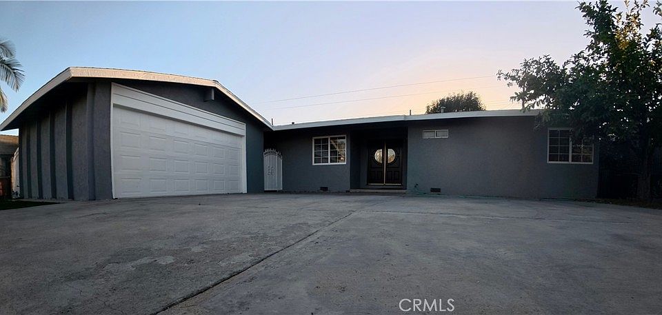 2nd image of 922 Toddy St