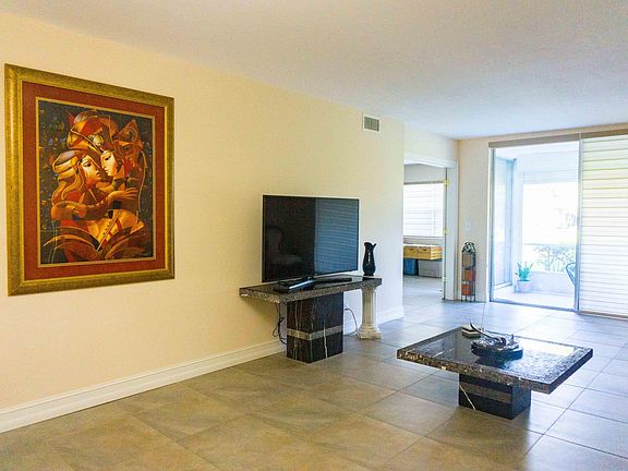 4th image of 8761 Holly Court #103