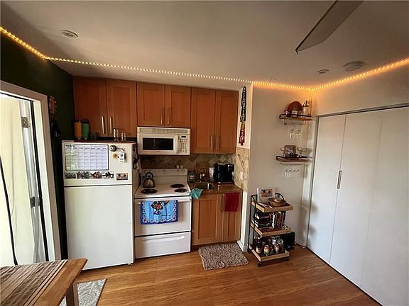 2nd image of 713 SE 18th St APT 3