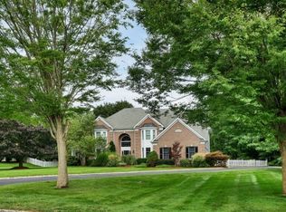 2 Meadowview Rd, Gladstone, NJ 07934