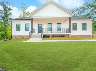 E Sunrise Dr, Warsaw, VA 22572