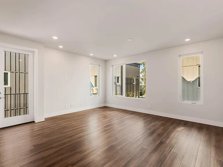 13335 Greenwood Ave N #D — Photo 7
