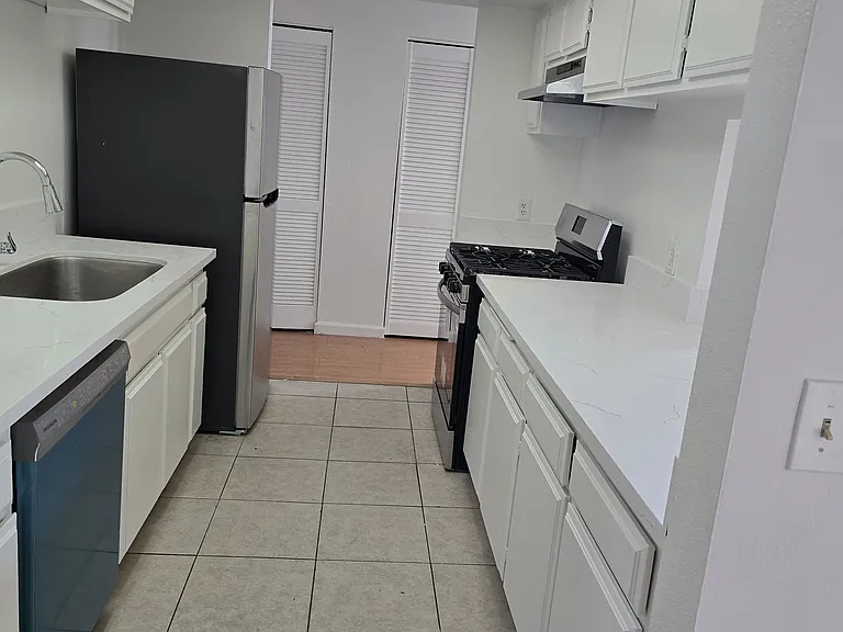 731 S Detroit St #302 — Photo 11