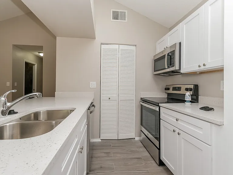 508 Sheridan Dr — Photo 6