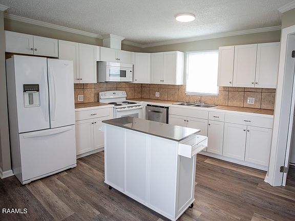 4th image of 1090 Poydras Pl
