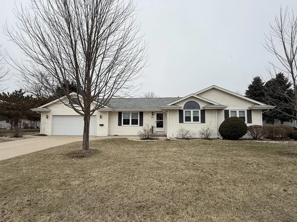 62 East Sedgemeadow STREET, Elkhorn, WI 53121