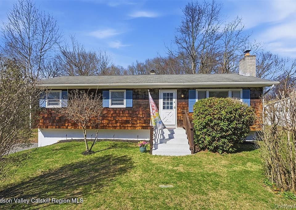 1st image of 7 Woodland Circle