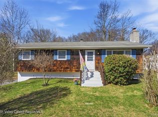 7 Woodland Cir, Hyde Park, NY 12538