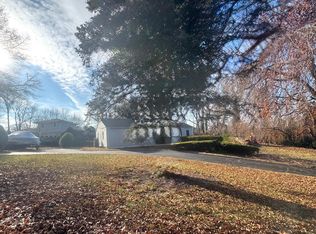 23 Gay Dr, Great Neck, NY 11024