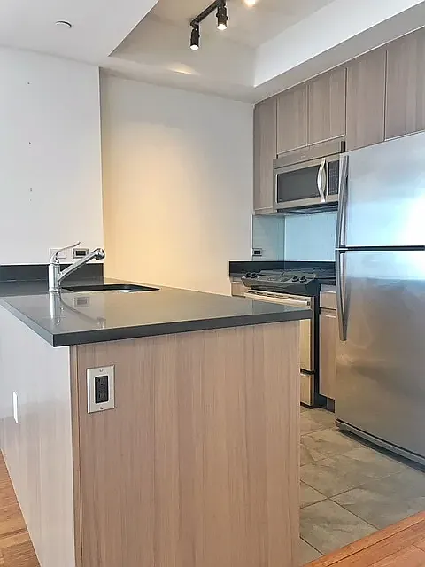 66 Rockwell Place — Photo 4