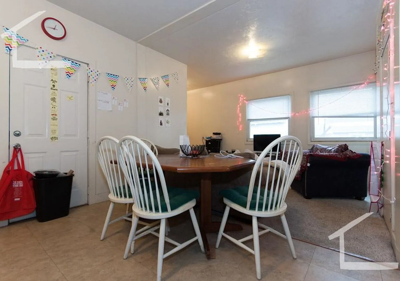 Convenient Location. Wals to BU Campus, Short Walk to T.Laundry, Parking for Rent — Photo 2
