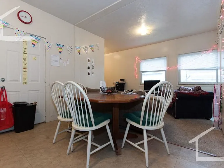 9 Ashford St #1A — Photo 2