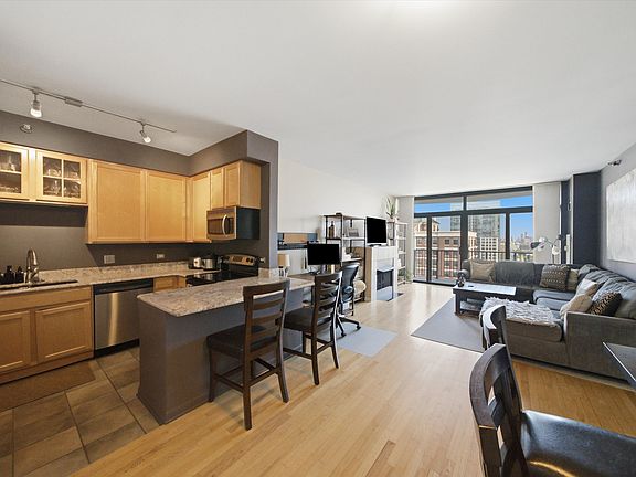 2nd image of 435 W Erie St APT 1506