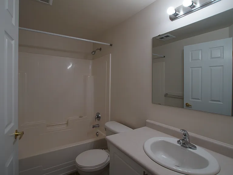 237 Auburn Dr — Photo 15