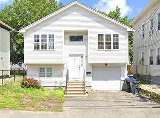 476 Prairie Ave, Providence, RI 02905