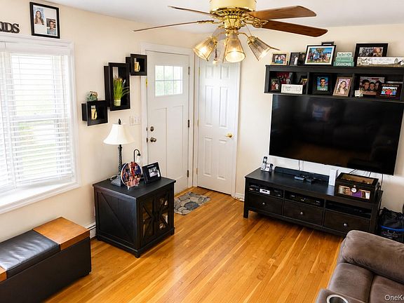 3rd image of 20 Carol Road