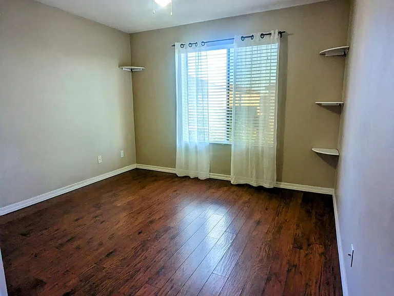 1085 W Sea Urchin St — Photo 6