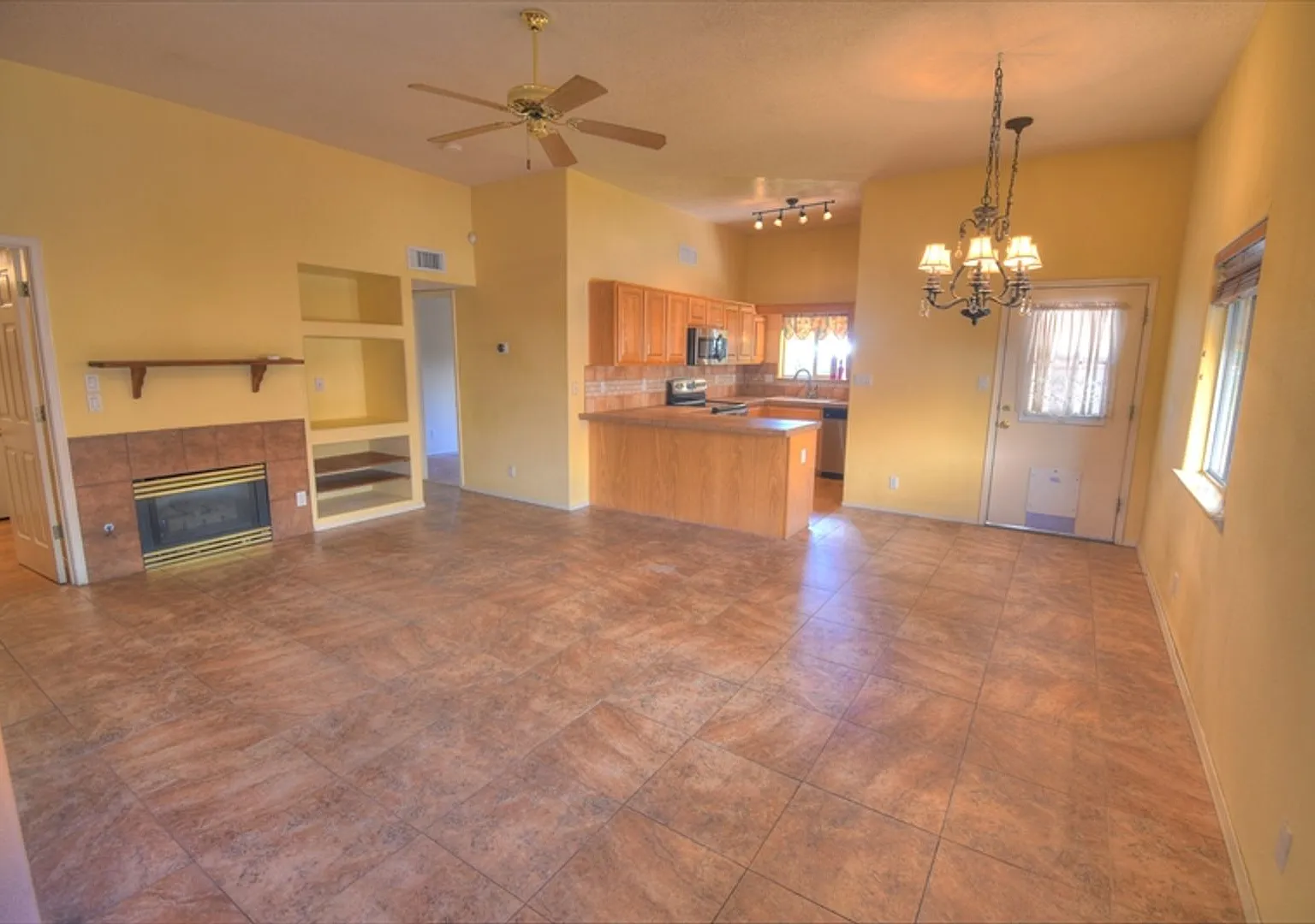 3 Bedroom Townhome in a cul-de-sac in the NE Heights ! — Photo 2