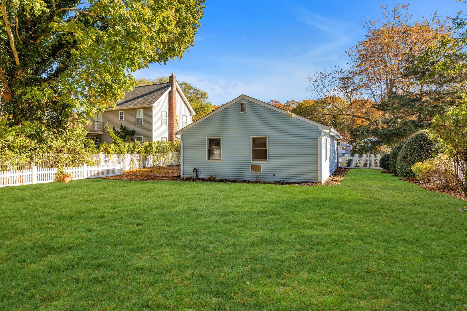  Large back yard