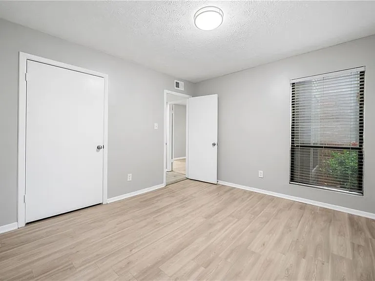 113 Tuxworth Cir — Photo 25
