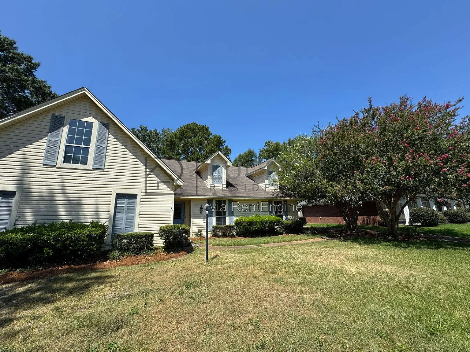 4 bed, 2.0 bath, 2578 sqft, $2,500 — Photo 2