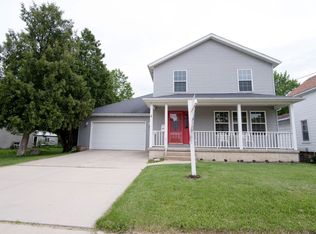 226 Center Cross St, Sycamore, IL 60178