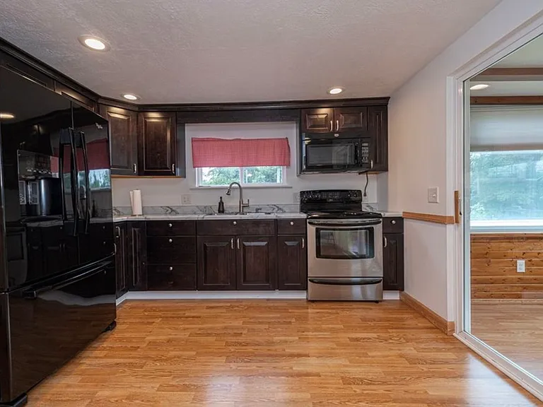 1112 S Hewitt Ave — Photo 5