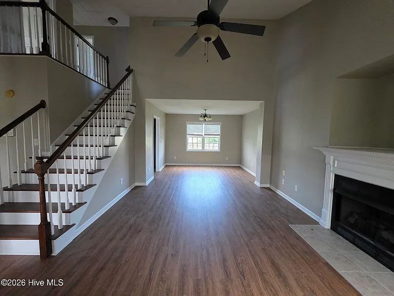 407 John Deere Ct — Photo 11