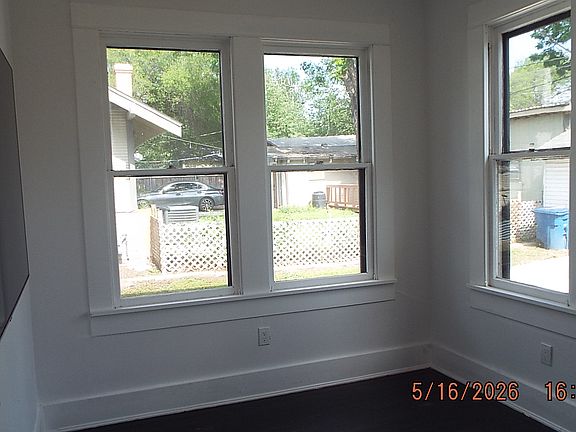 3rd image of 940 W Mulberry Ave #1