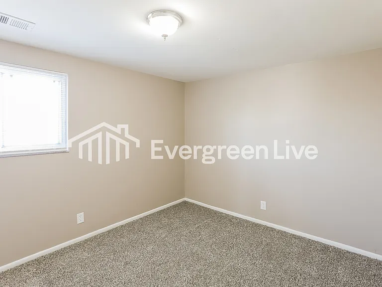2466 Saturn Dr — Photo 13