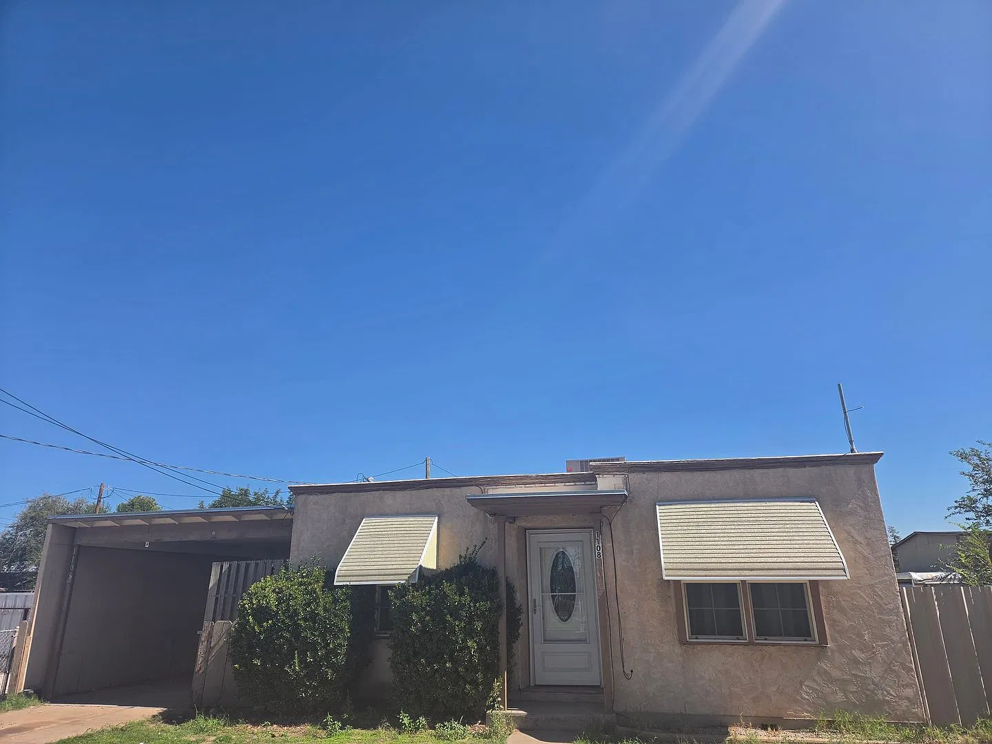 Three Bedroom Pet Friendly Home! — Photo 1