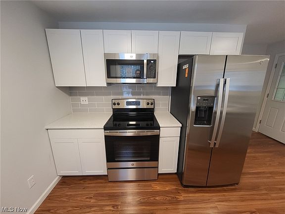 4th image of 30 Grandview Ave