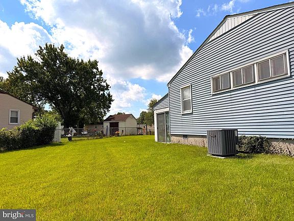 4th image of 6812 Huntington Dr