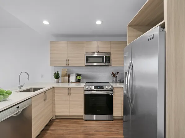 2030 Hudson Street image 122 of 284