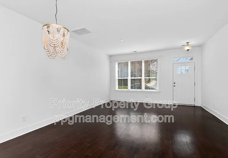 1614 Pat Garrett St — Photo 4