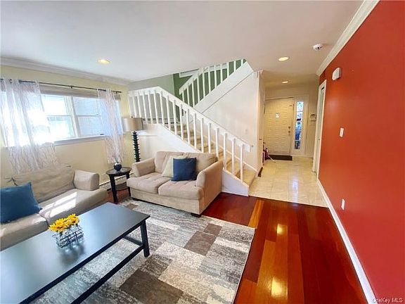 3rd image of 6 Brooke Club Dr APT 1