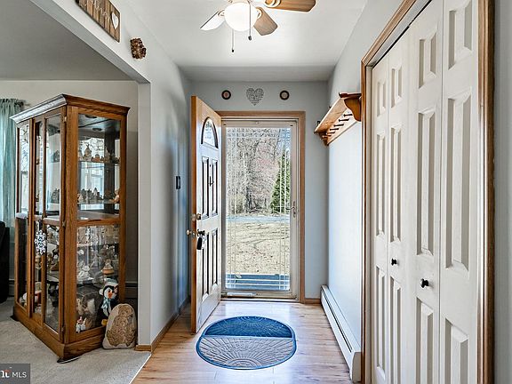 4th image of 16 Dogwood Dell Dr