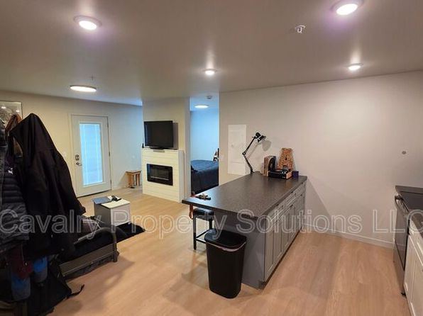 1221 Commonwealth Ave #202