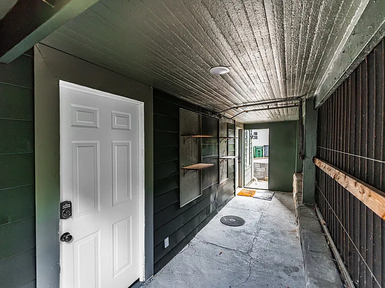 210 Dewey St — Photo 20