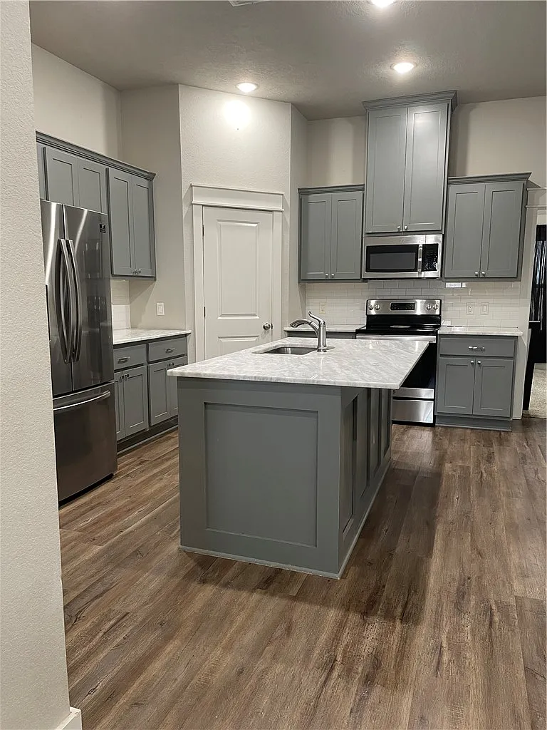 3 bed, 1288 sqft, $2,000 — Photo 4