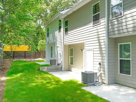 3rd image of 4285 Arcadia Dr #5